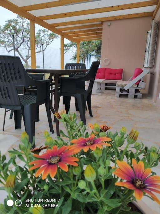 Sun And Sea 1 Apartment Elíka Екстериор снимка